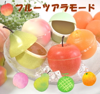 お供えにおすすめです。かわいい果実のパッケージ入り国産贅沢ゼリーの詰合せいかがでしょうか？