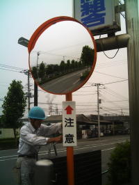 カーブミラー