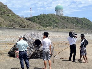 御前崎海岸に謎の漂流物！？