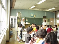 こうじやさんの味噌作り教室 in 小学校　（１）