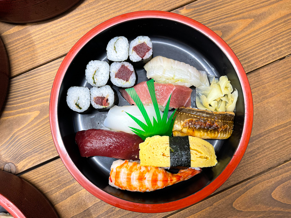 決算日は「末廣鮨」さんのお寿司