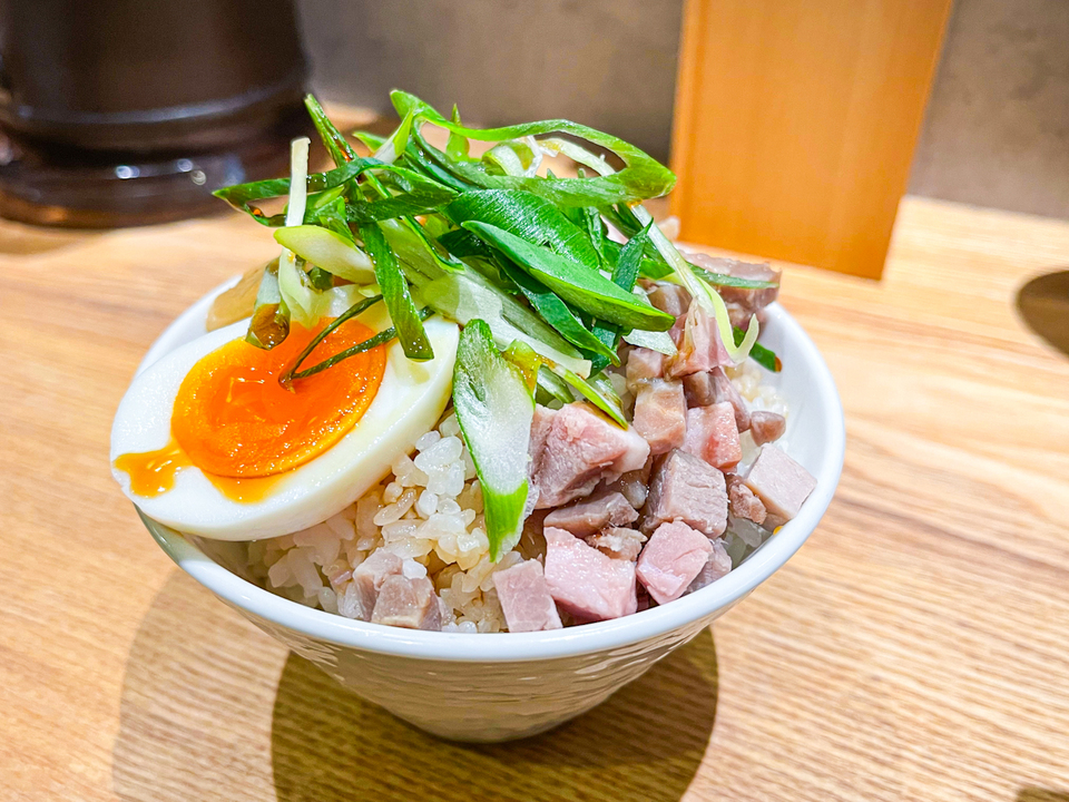 ヒトヤドノクジラで大人ラーメン