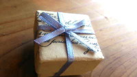 gift。