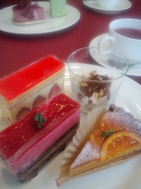 カクタスハウスでケーキバイキング