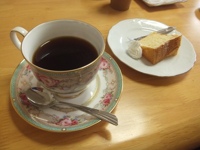 かしゅかしゅさん　コーヒー　中嶋さんお手製シフォンケーキ