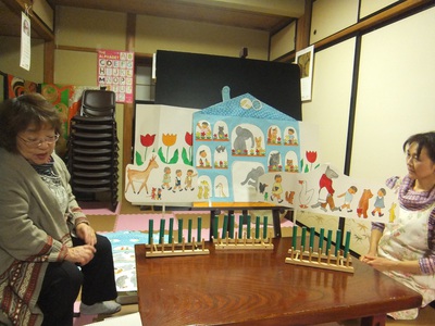 大型絵本の読み聞かせ