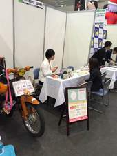 寺田さん接客中