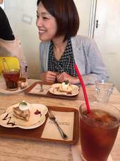 美女とチーズケーキ