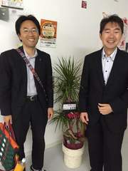 望月税理士と玉置代表と植物