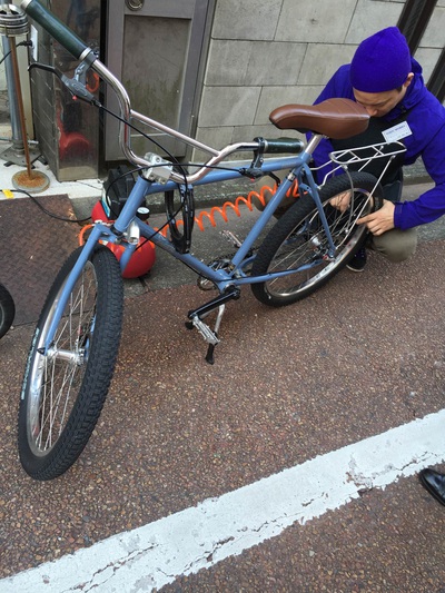 お客様の自転車　空気入れ