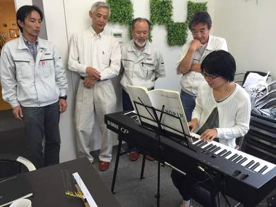 譜面台を使う　守野さん