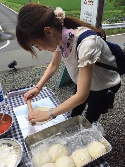 ピザ生地こねる　ガンコ