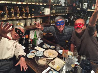 幸兵衛さんで盛り上がる　中高年グループ