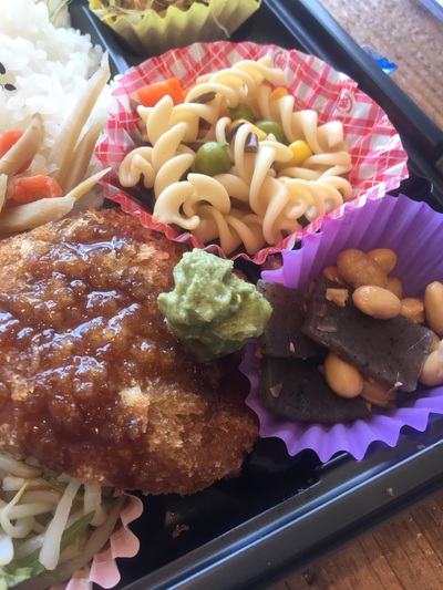 ゴロンタ　お弁当　追い茎本わさびを添えて