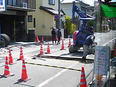 当店の駐車場、水道工事なう