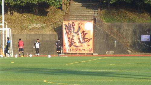 練習グラウンドに新しい横断幕を掲げました