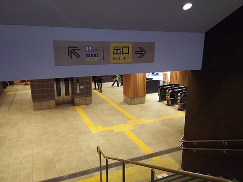 AEDを探せ！（22） 京王高尾山口駅→きれいな駅でわかりやすい場所に設置！