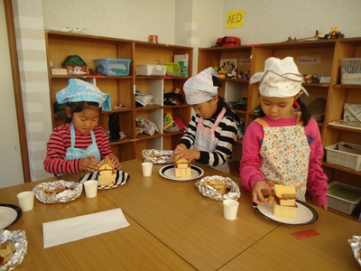 １２月１日（土）お菓子の家をつくろう！