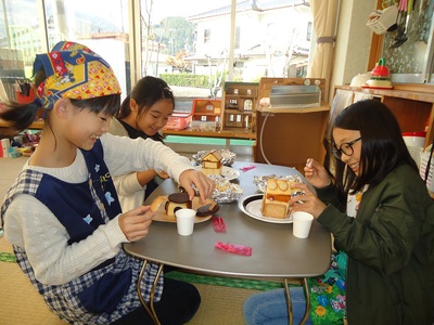 １２月１日（土）お菓子の家をつくろう！