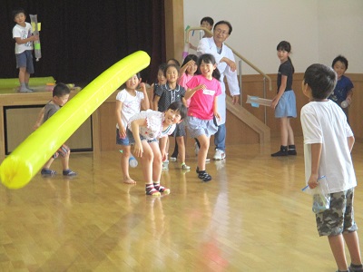 科学あそびで汗を流しました！　初倉児童センター