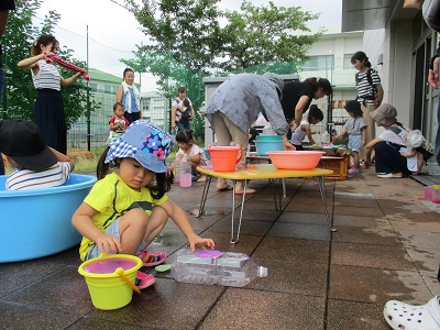 ２歳っ児～色水あそび～初倉児童センター