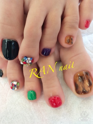 菊川市の自宅 出張ネイルサロン Ran Nail ランネイル レオパードとキラキラカラフルフットネイル