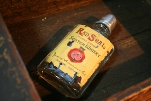旅心 Traveler S Mind スコッチウィスキー Red Seal の古いポケット瓶