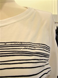 LEQUIPE　プリント&スパンコール刺繍Tシャツ