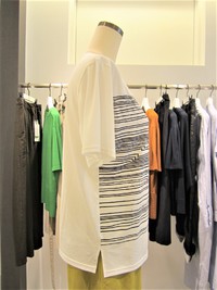 LEQUIPE　プリント&スパンコール刺繍Tシャツ