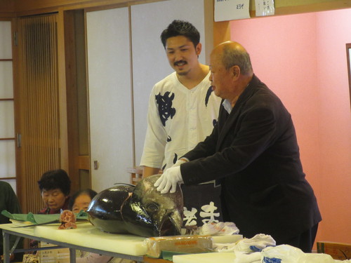 マグロ解体ショー.....リニューアル記念！