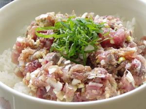 尾赤アジのなめろう丼