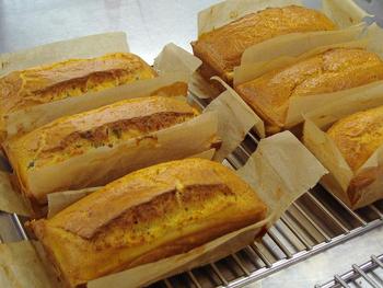 米ペースト入り「ケーク・サレ」ただいま仕込み中